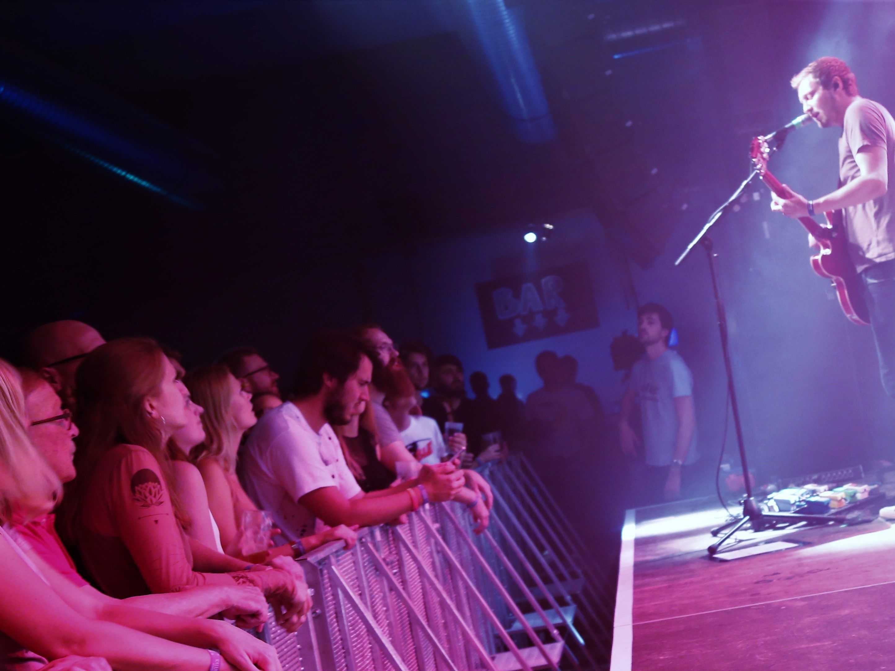 Die ersten Headliner auf der poolbar-Festivalbühne waren „The Subways“. Sie heizten den Gästen ordentlich ein.