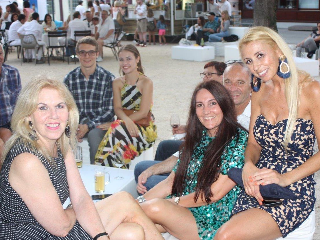Die Models Ivana Ivo, Maria Nussbaumer und Susi van Velzen waren bei der White Night auch dabei