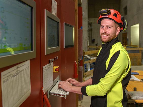 Martin Schuchter und seine Kollegen werden für den Betrieb des neuen Pumpspeicherkraftwerks zuständig sein. Foto: illwerke vkw Martin Schuchter und seine Kollegen werden für den Betrieb des neuen Pumpspeicherkraftwerks zuständig sein. Foto: illwerke vkw