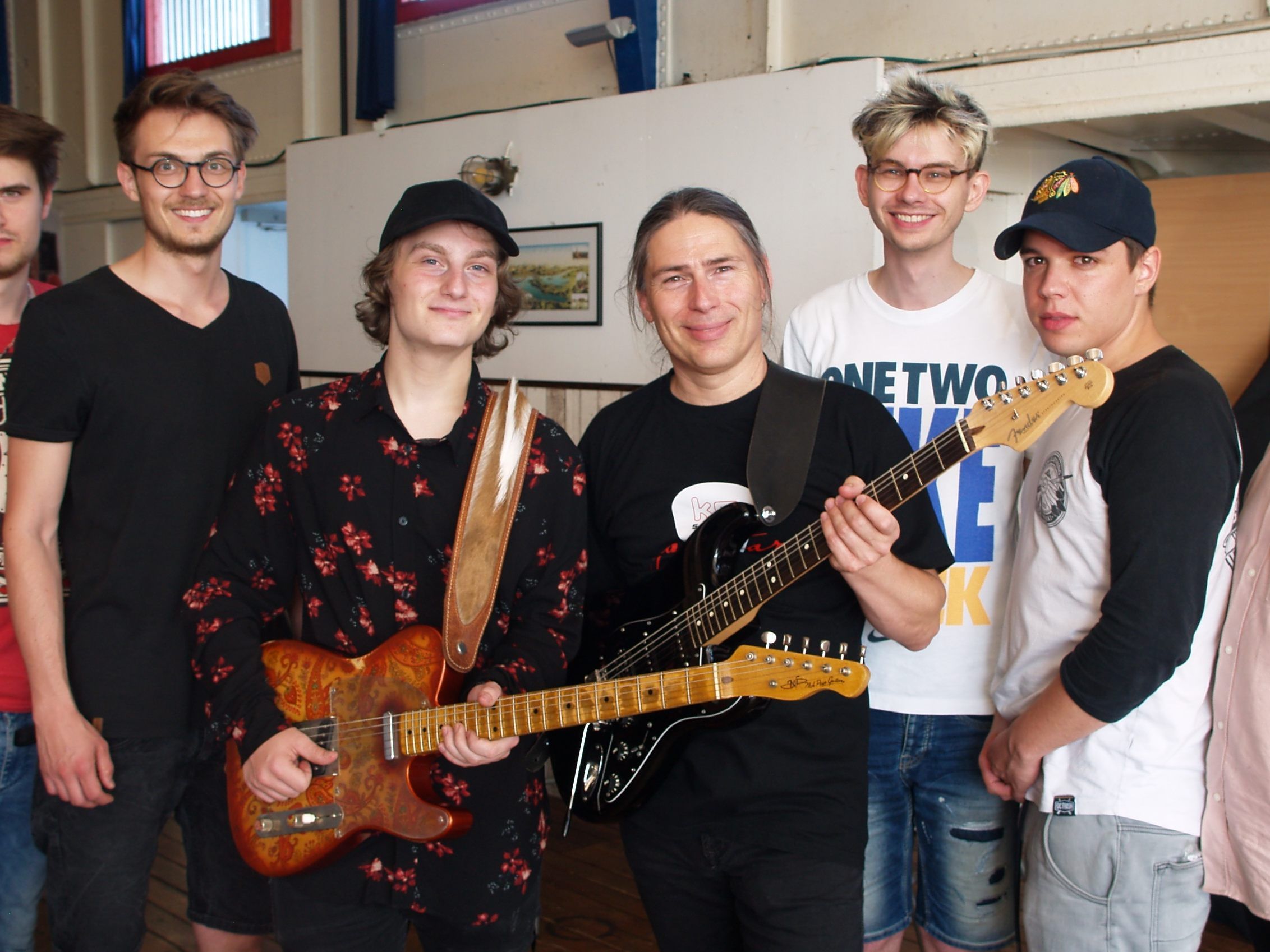 Organisator Klaus „km special„ Michler und Musiker Ramon Pfanner mit seiner Band Organisator Klaus „km special„ Michler und Musiker Ramon Pfanner mit seiner Band