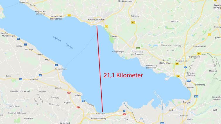 Die vier Paddler überquerten die 21,1 Kilometer zwischen Rorschach und Friedrichshafen. Die vier Paddler überquerten die 21,1 Kilometer zwischen Rorschach und Friedrichshafen.