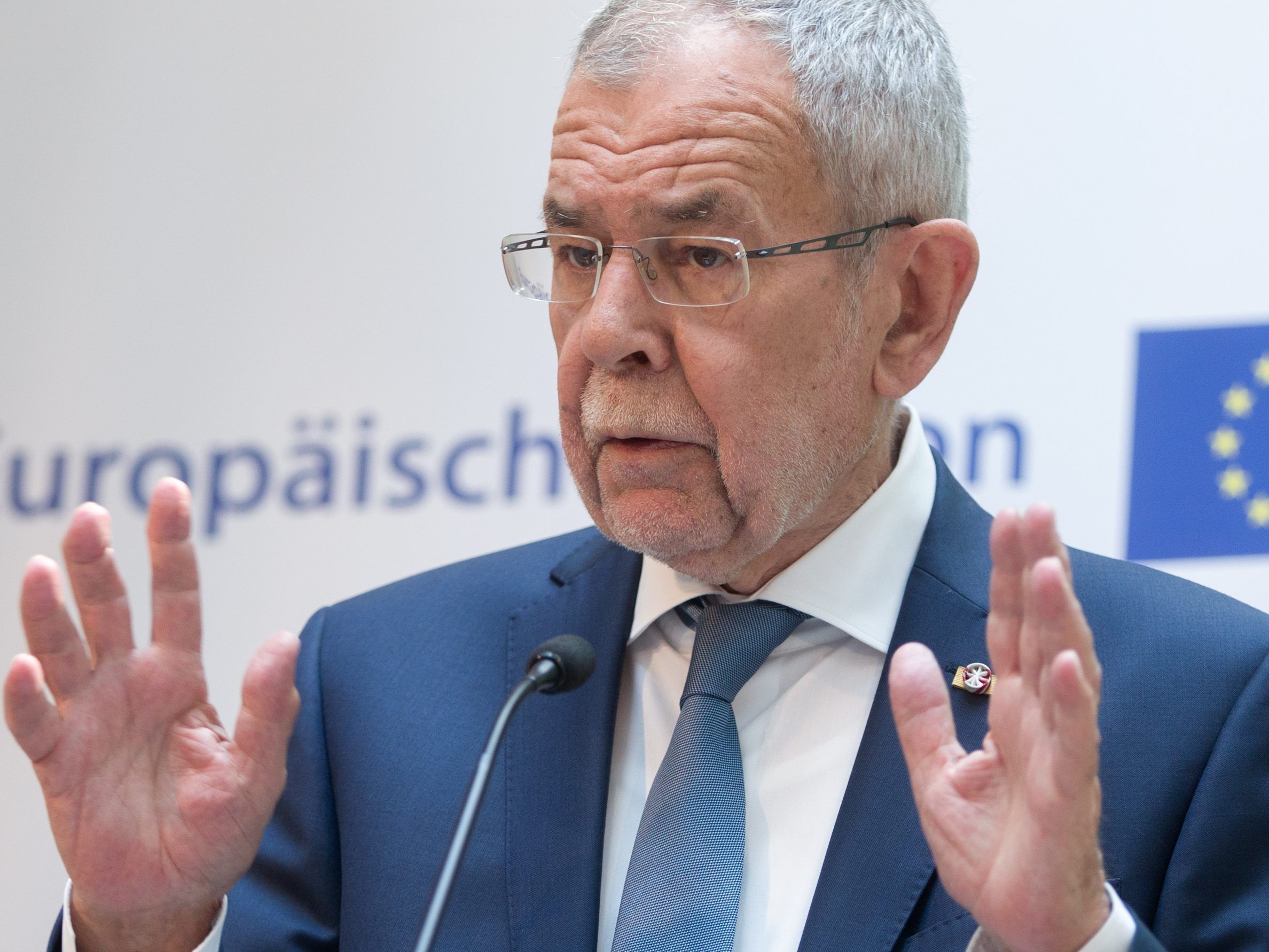 Verfassungsrechtler Adamovich bestätigt Vorgehen Van der Bellens. Verfassungsrechtler Adamovich bestätigt Vorgehen Van der Bellens.