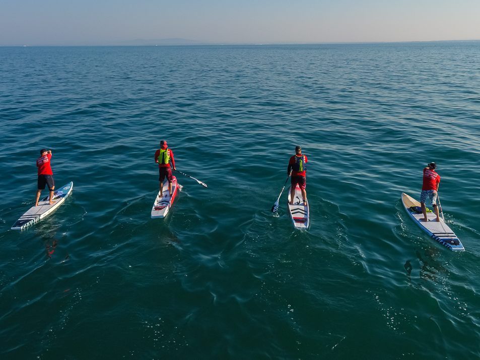 Die vier Rekord-Paddler überquerten den Bodensee in unter vier Stunden. Die vier Rekord-Paddler überquerten den Bodensee in unter vier Stunden.