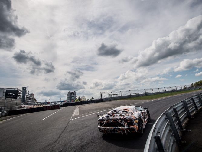 Der Aventador pulversierte den Rekord von Porsche.