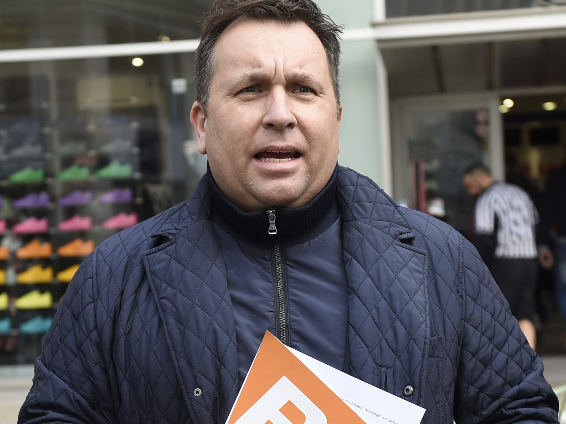 BZÖ-Wien-Chef Dietmar Schwingenschrot will wieder in den politischen Ring steigen. BZÖ-Wien-Chef Dietmar Schwingenschrot will wieder in den politischen Ring steigen.