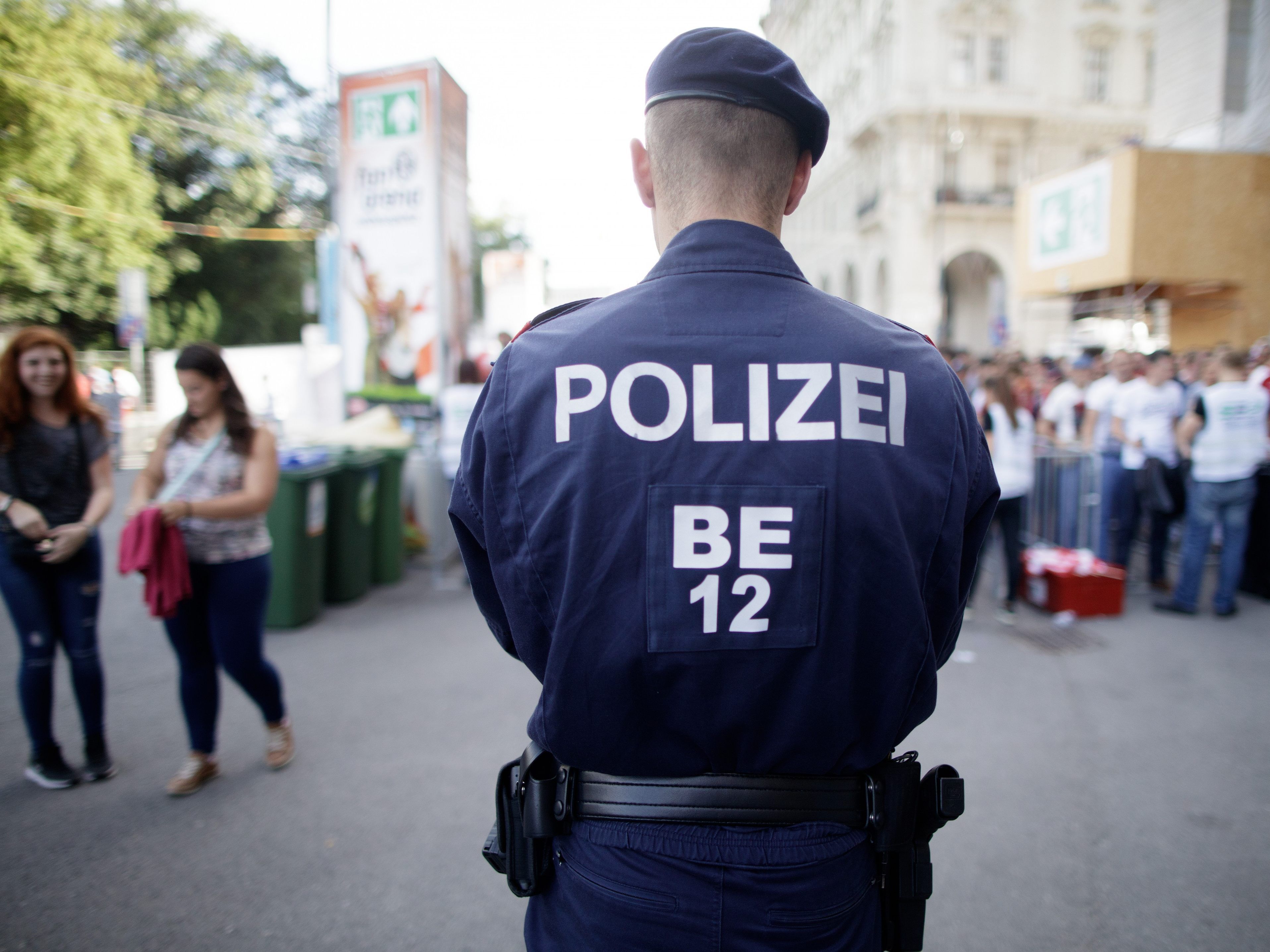 Die beiden Männer hatten gefälschte Polizeiausweise bei sich.