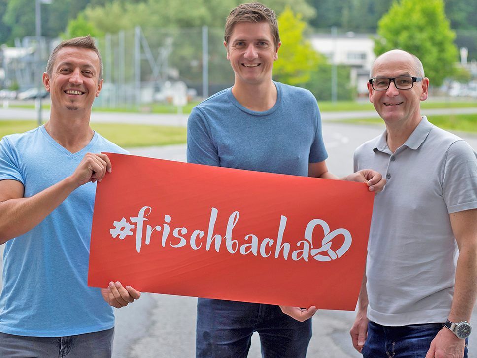 Die neue Plattform der Vorarlberger Bäcker www.frischbacha.at – präsentiert von Innungsmeister Wolfgang Fitz (rechts), Innungsgeschäftsführer Christian Koch (Mitte) und Markus Curin (Contentstudio; links).