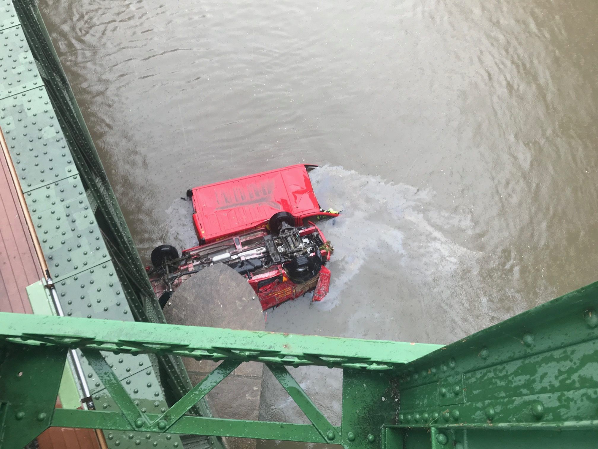 Einer der Arbeiter will nach der Flut im Wienfluss auf Schmerzensgeld klagen.