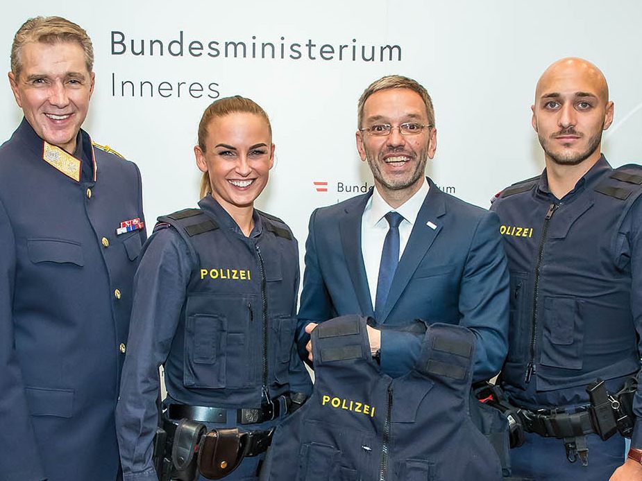 24.000 ballistische Gilets werden maßgefertigt.