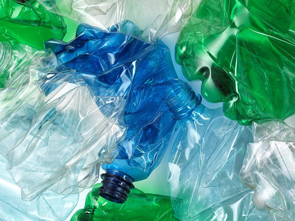 Die Spezialisten für Verpackungslösungen ALPLA (Österreich) und FROMM (Schweiz) haben eine Kooperation im Bereich PET-Recycling vereinbart Die Spezialisten für Verpackungslösungen ALPLA (Österreich) und FROMM (Schweiz) haben eine Kooperation im Bereich PET-Recycling vereinbart