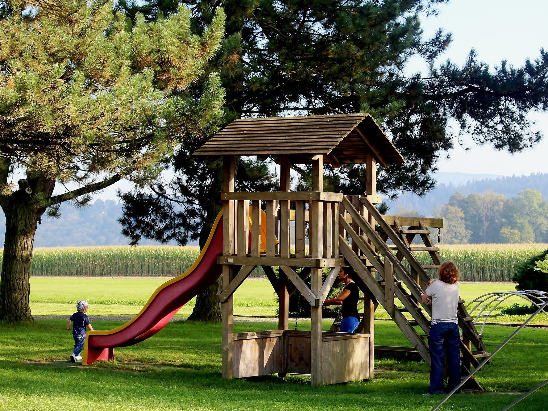 Die Mutter brach ihrer Tochter unabsichtlich das Bein. / Symbolbild
