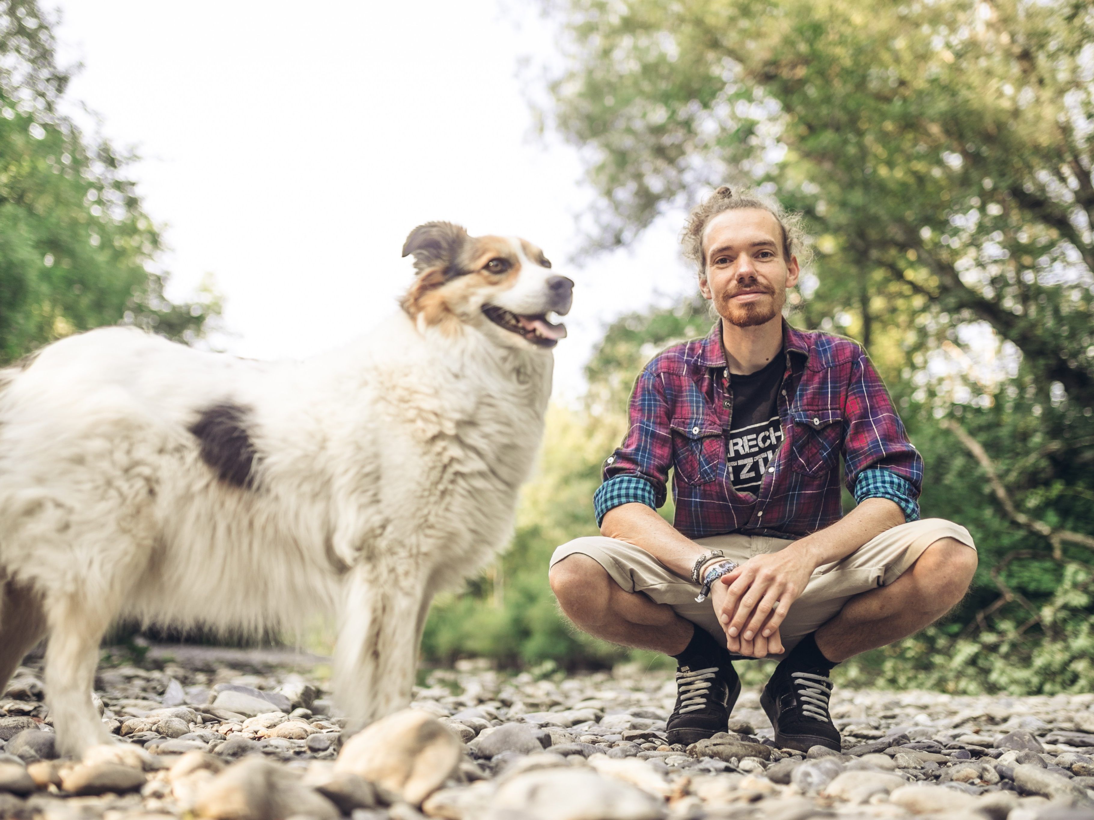 W&W traf den VGT-Tierschutzaktivisten Tobias Giesinger und sein Hündin Mirel biem morgendlichen Spaziergang. W&W traf den VGT-Tierschutzaktivisten Tobias Giesinger und sein Hündin Mirel biem morgendlichen Spaziergang.