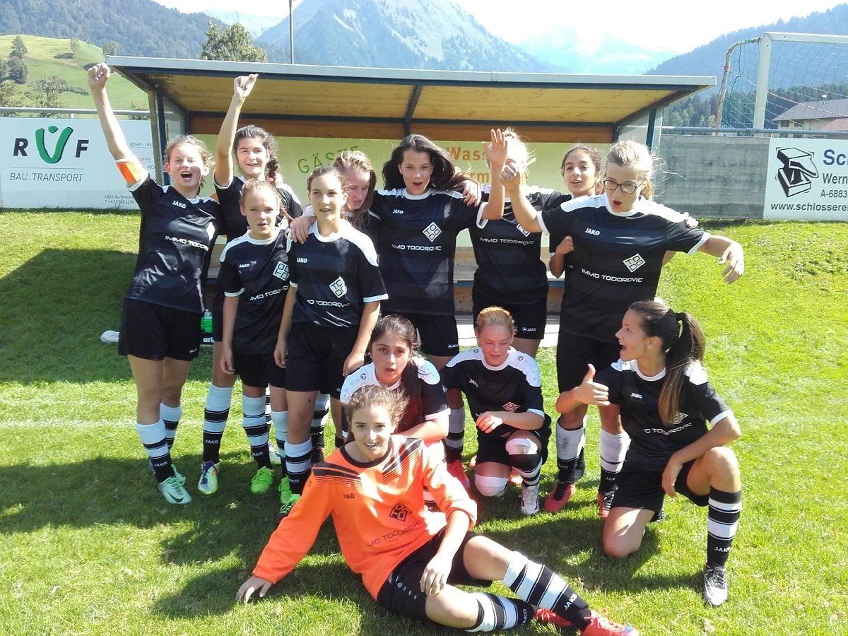 U17