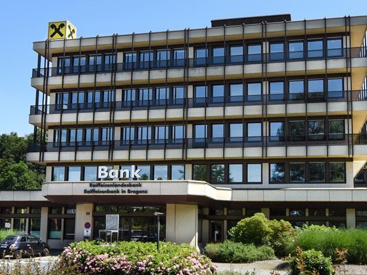 Die Raiffeisenlandesbank Vorarlberg zieht Halbjahresbilanz. Die Raiffeisenlandesbank Vorarlberg zieht Halbjahresbilanz.