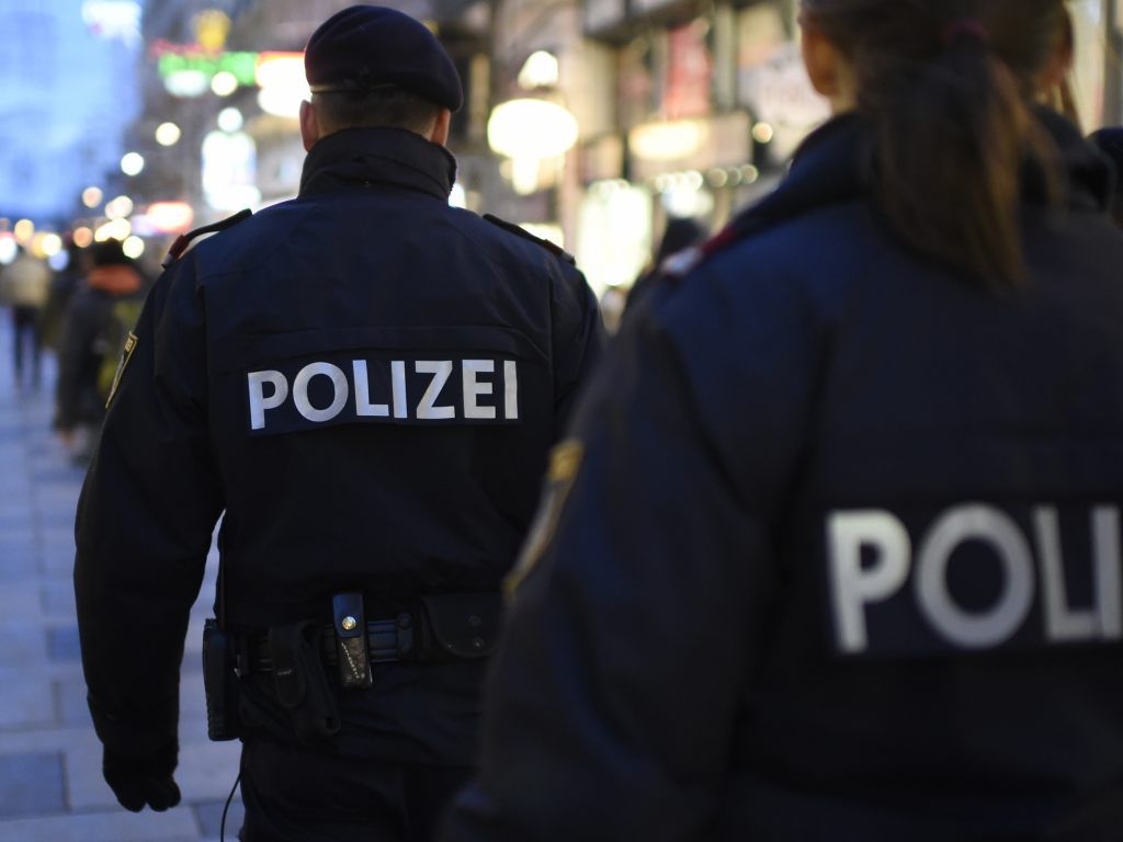 Zechpreller Rastet Aus Und Beißt Wirt In Berlin Brutaler Angriff Nach Zechenflucht - olxefnq