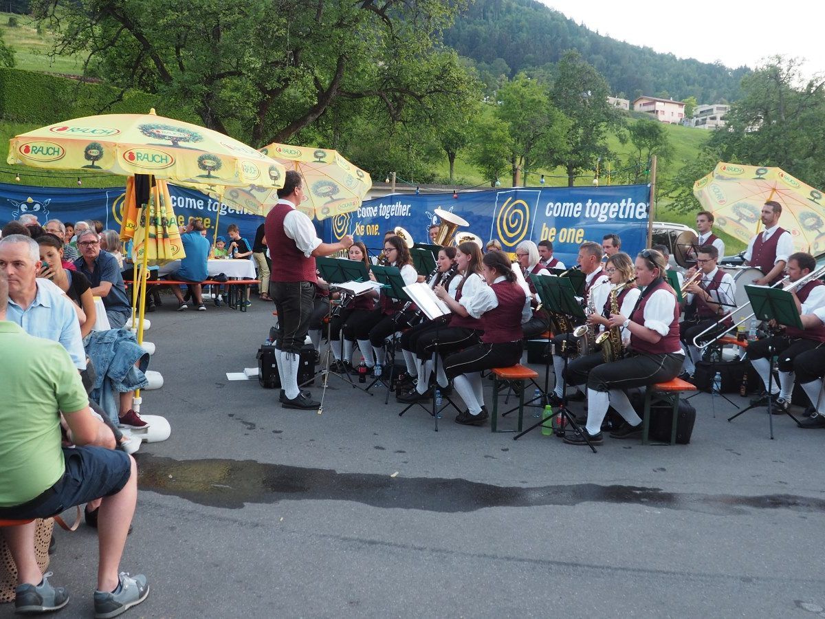 Auf der Agape spielte der Musikverein Frastanz auf.