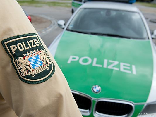 Die Polizei überprüft nun Jäger in der Umgebung des Tatorts Die Polizei überprüft nun Jäger in der Umgebung des Tatorts