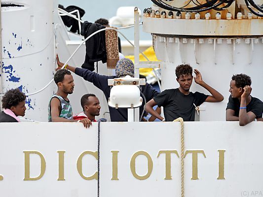 Die Migranten müssen weiterhin warten