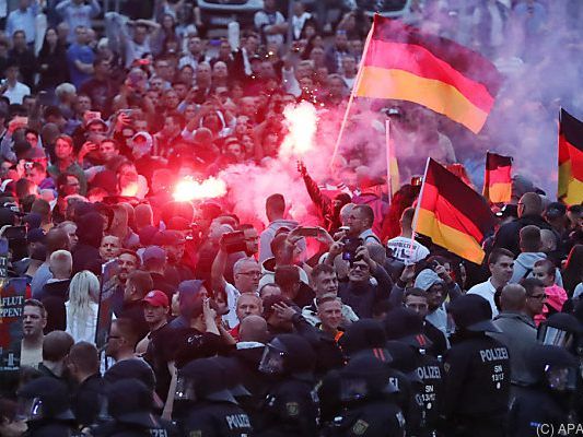 Zahlreiche Menschen gingen in Chemnitz auf die Straße Zahlreiche Menschen gingen in Chemnitz auf die Straße