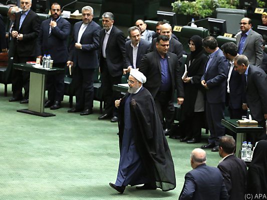 Rouhani muss sich gegen politische Hardliner zur Wehr setzen Rouhani muss sich gegen politische Hardliner zur Wehr setzen
