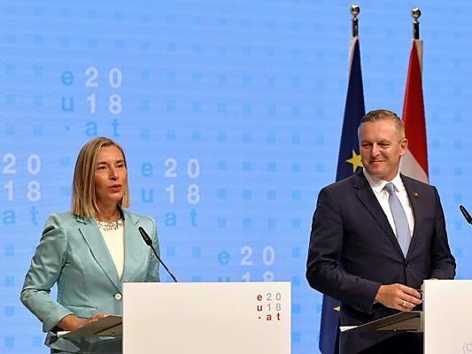 Mogherini bei Pressekonferenz mit Kunasek Mogherini bei Pressekonferenz mit Kunasek