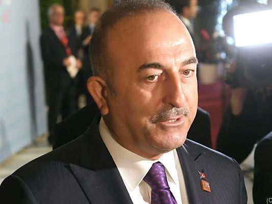 Außenminister Mevlüt Cavusoglu lobte Amtskollegin Kneissl