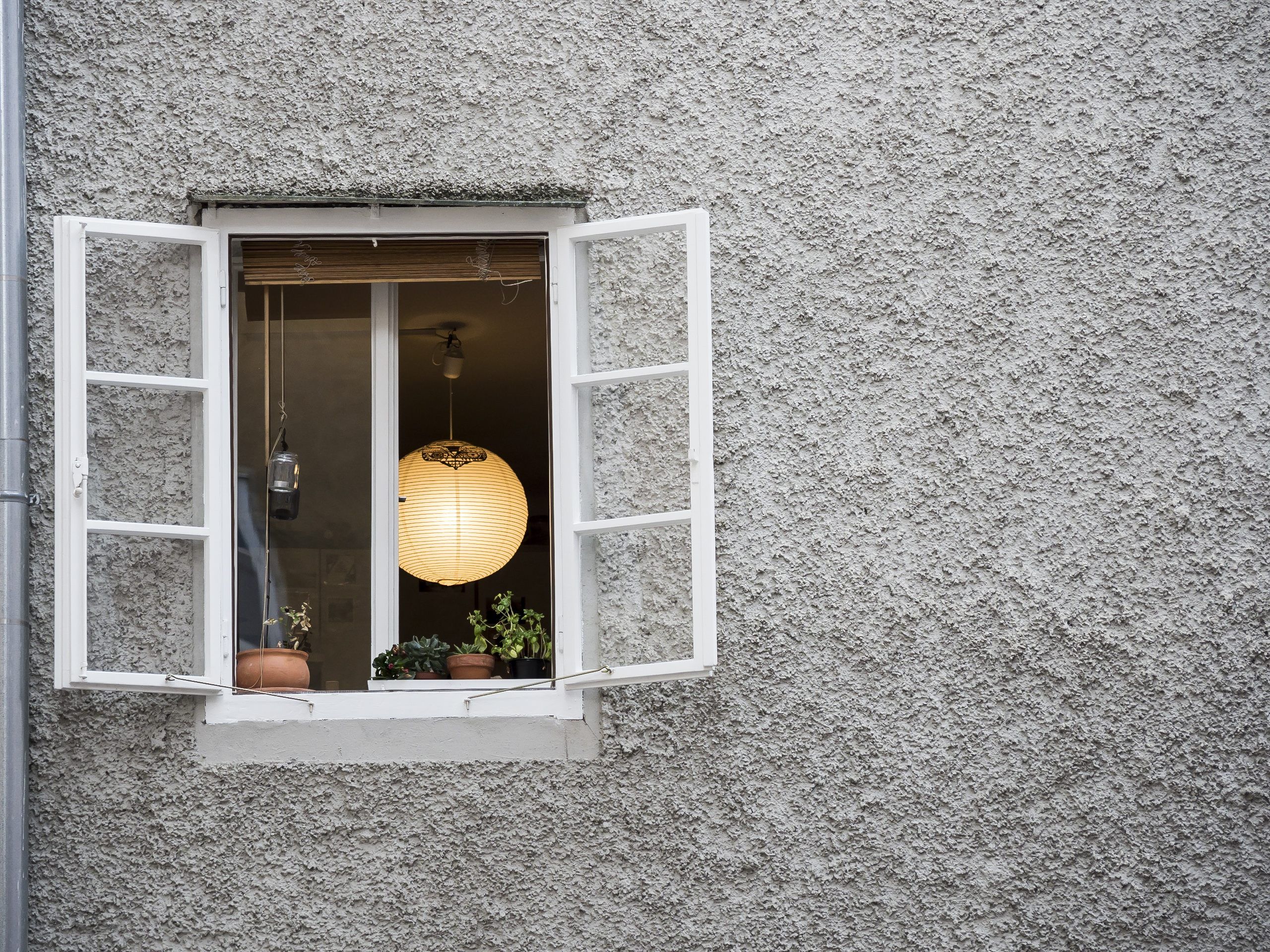 Laut Polizei war der Bub auf das Fenster geklettert.