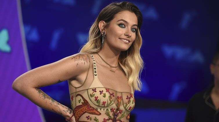 Seine Tochter Paris Jackson tritt in seine Fußstapfen. Seine Tochter Paris Jackson tritt in seine Fußstapfen.