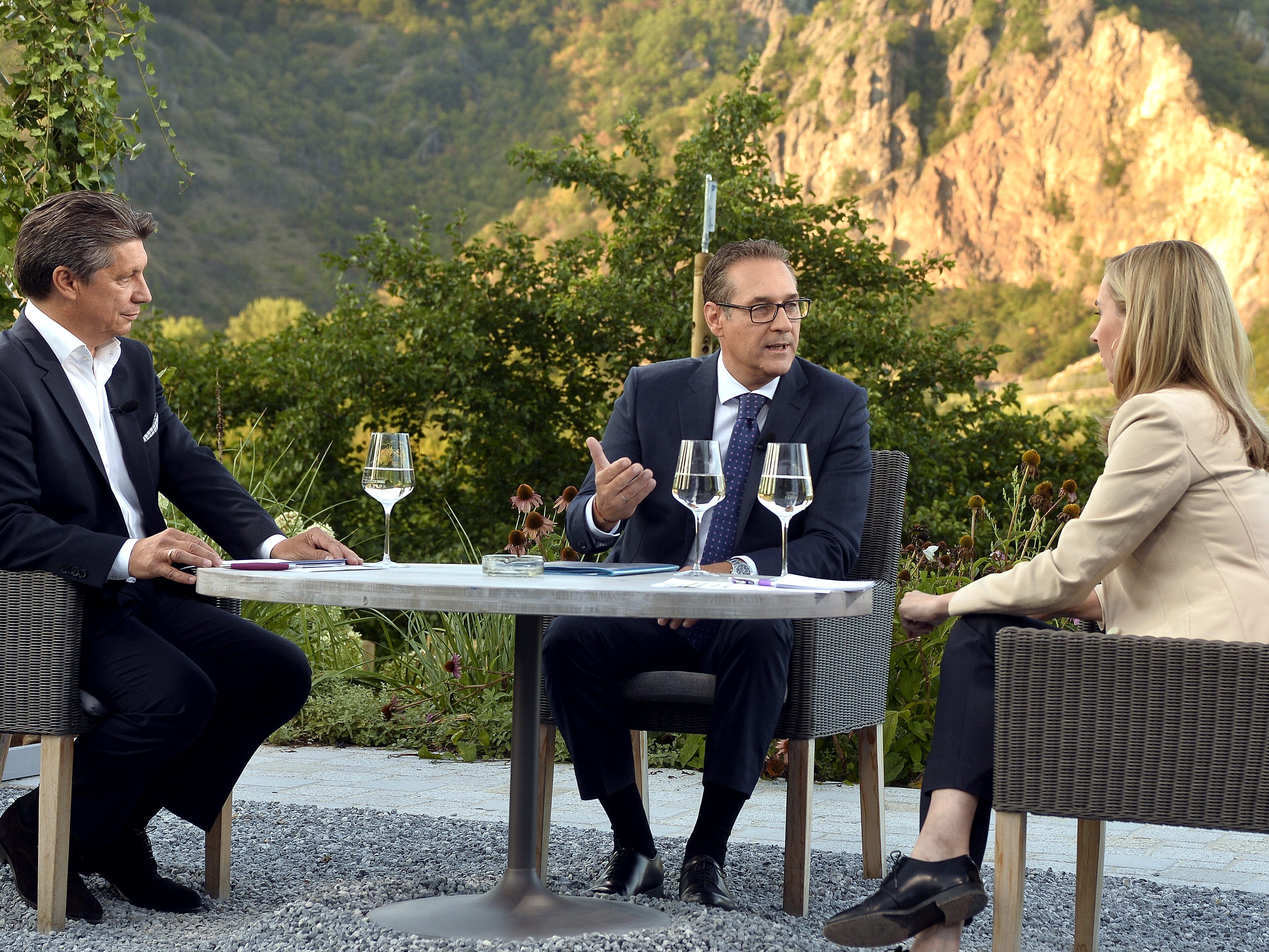 Heinz-Christian Strache im ORF-Sommergespräch. Heinz-Christian Strache im ORF-Sommergespräch.