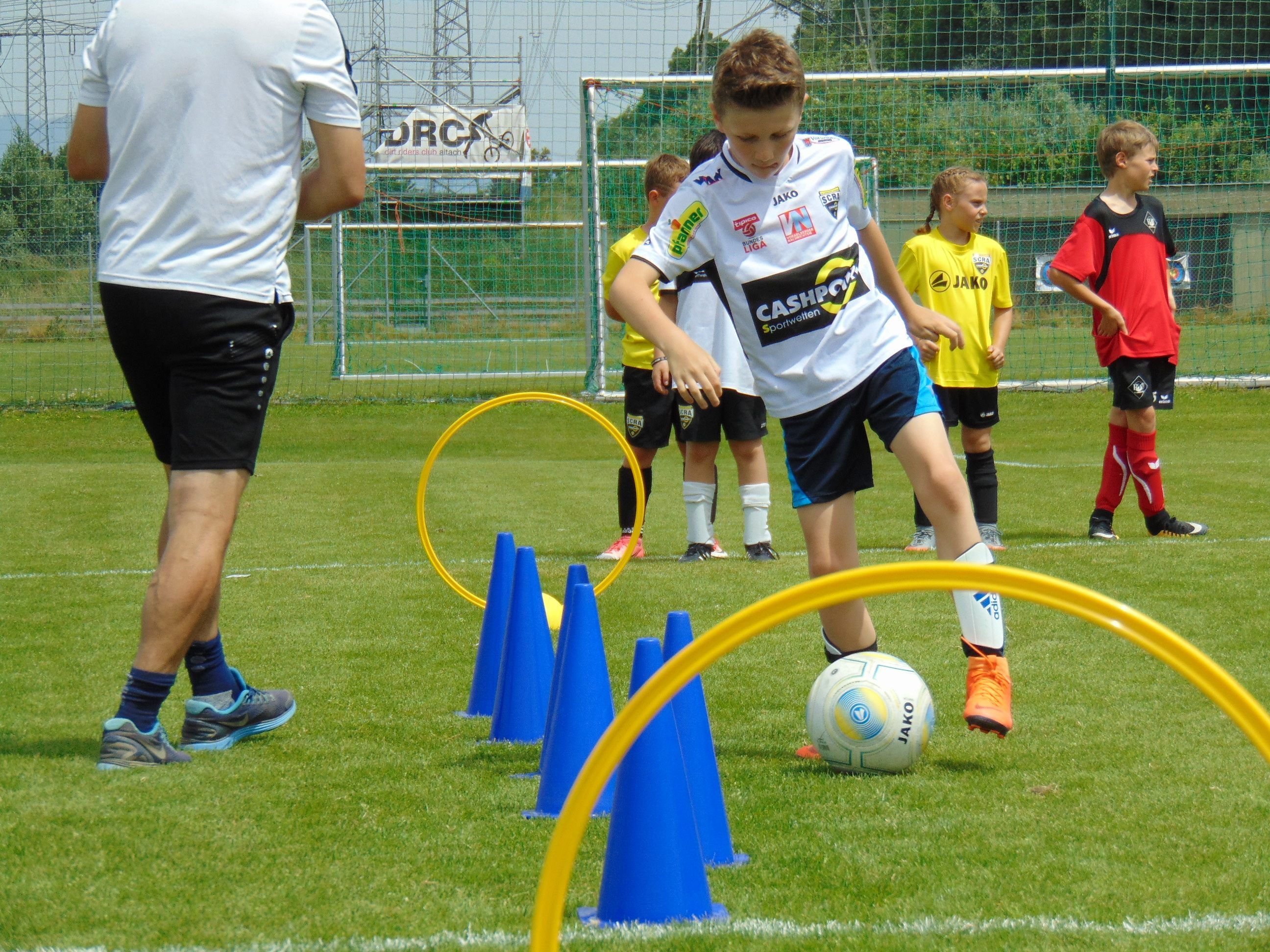 Auf die Kids wartet ein Training mit den SCRA Profis in der Cashpoint Arena Auf die Kids wartet ein Training mit den SCRA Profis in der Cashpoint Arena