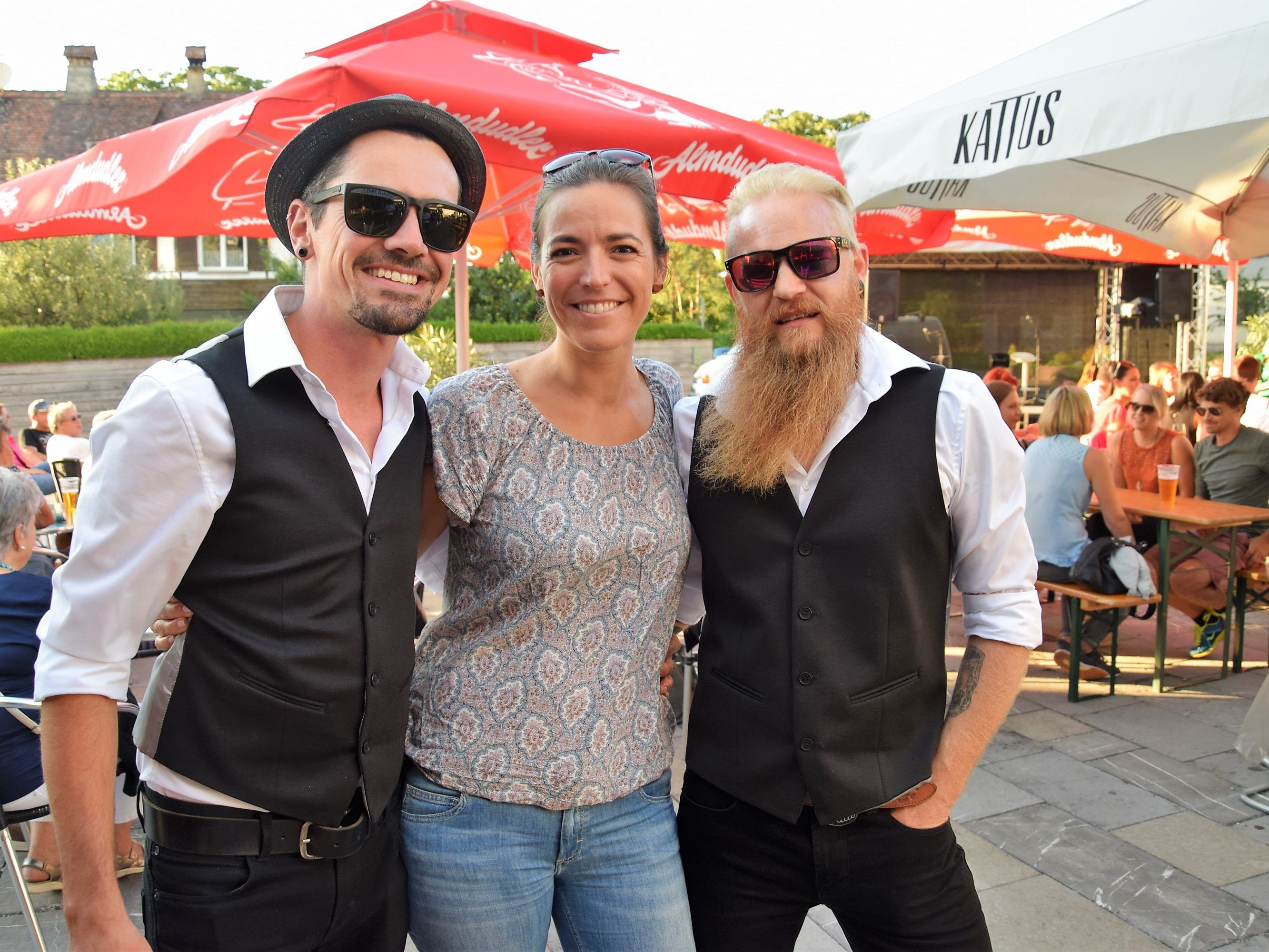 v.l. Falco, Carmen und Eule vor dem Konzert