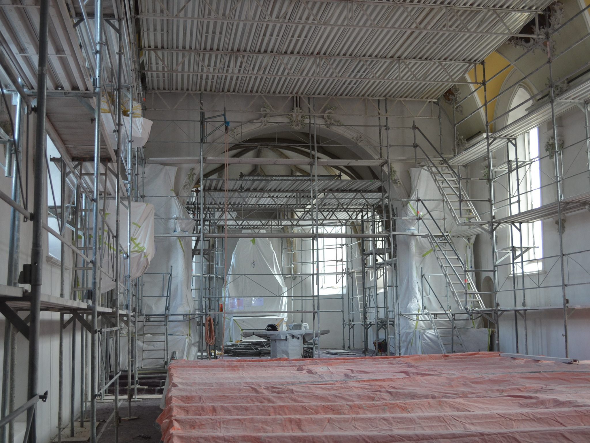 Bis Mitte Oktober ist die Pfarrkirche Nenzing eine Baustelle. Bis Mitte Oktober ist die Pfarrkirche Nenzing eine Baustelle.