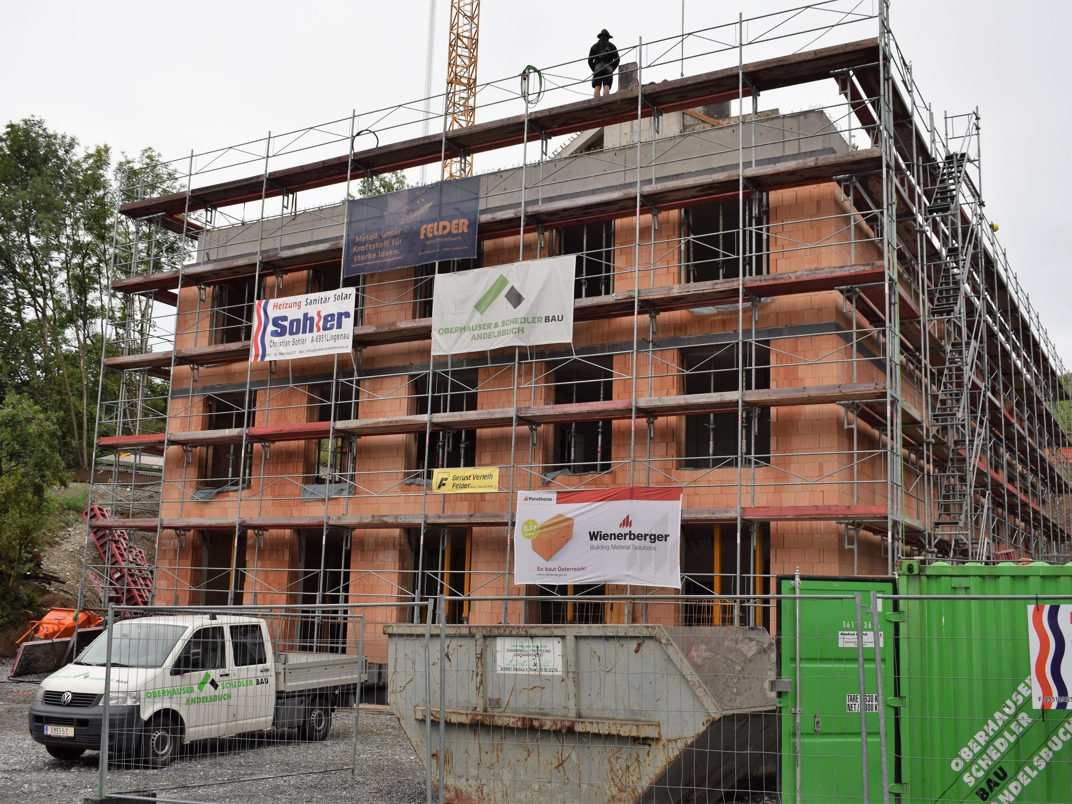 Das neue aks-Gesundheitshaus in Lingenau wächst. Das neue aks-Gesundheitshaus in Lingenau wächst.