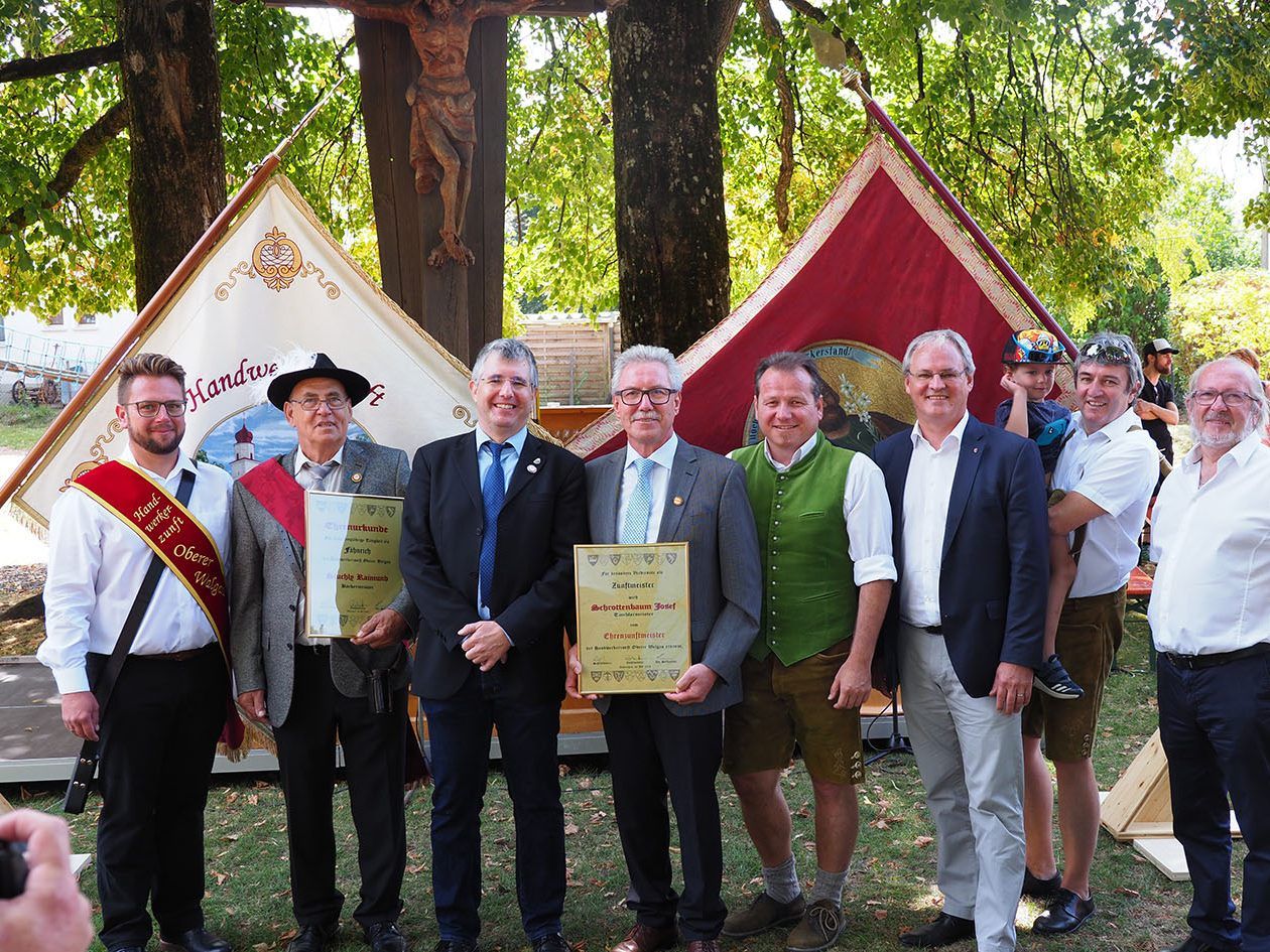 Ing. Roland Köfler, Raimund Stuchly, Zunftmeister Christian Heim, Ehren-Zunftmeister Josef Schrottenbaum, Labg. Bgm. Mag. Harald Witwer (Thüringen), Landtags-Präsident Mag. Harald Sonderegger, Bgm. Michael Tinkhauser (Bludesch), Vize-Bgm. Hartwig Töpfer (Ludesch) Ing. Roland Köfler, Raimund Stuchly, Zunftmeister Christian Heim, Ehren-Zunftmeister Josef Schrottenbaum, Labg. Bgm. Mag. Harald Witwer (Thüringen), Landtags-Präsident Mag. Harald Sonderegger, Bgm. Michael Tinkhauser (Bludesch), Vize-Bgm. Hartwig Töpfer (Ludesch)