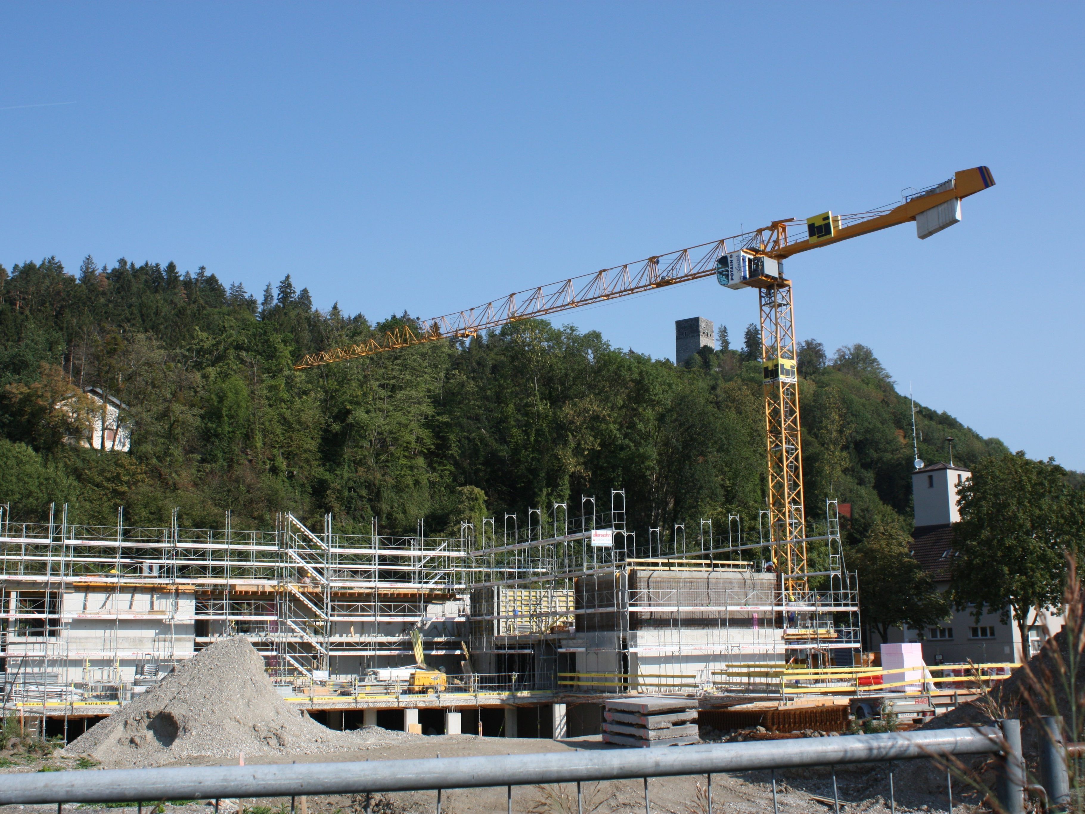 Im Zentrum von Tosters wird eifrig gebaut, hier hätte sich die Bürgerinitiative "Für eine Apotheke in Tosters" den Pharmazeuten gewünscht. Im Zentrum von Tosters wird eifrig gebaut, hier hätte sich die Bürgerinitiative "Für eine Apotheke in Tosters" den Pharmazeuten gewünscht.