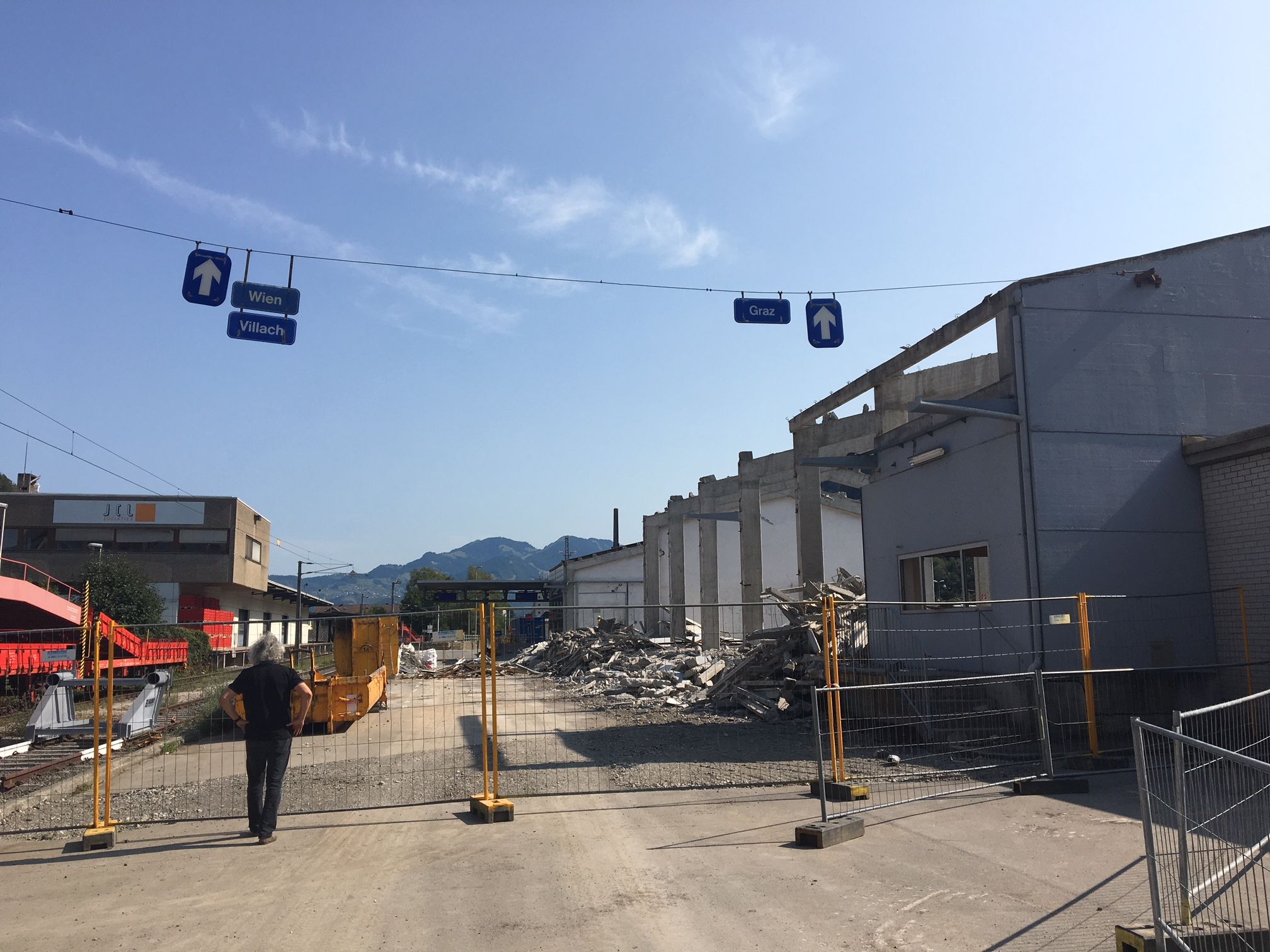 Abbrucharbeiten beim Bahnhof Feldkirch Abbrucharbeiten beim Bahnhof Feldkirch
