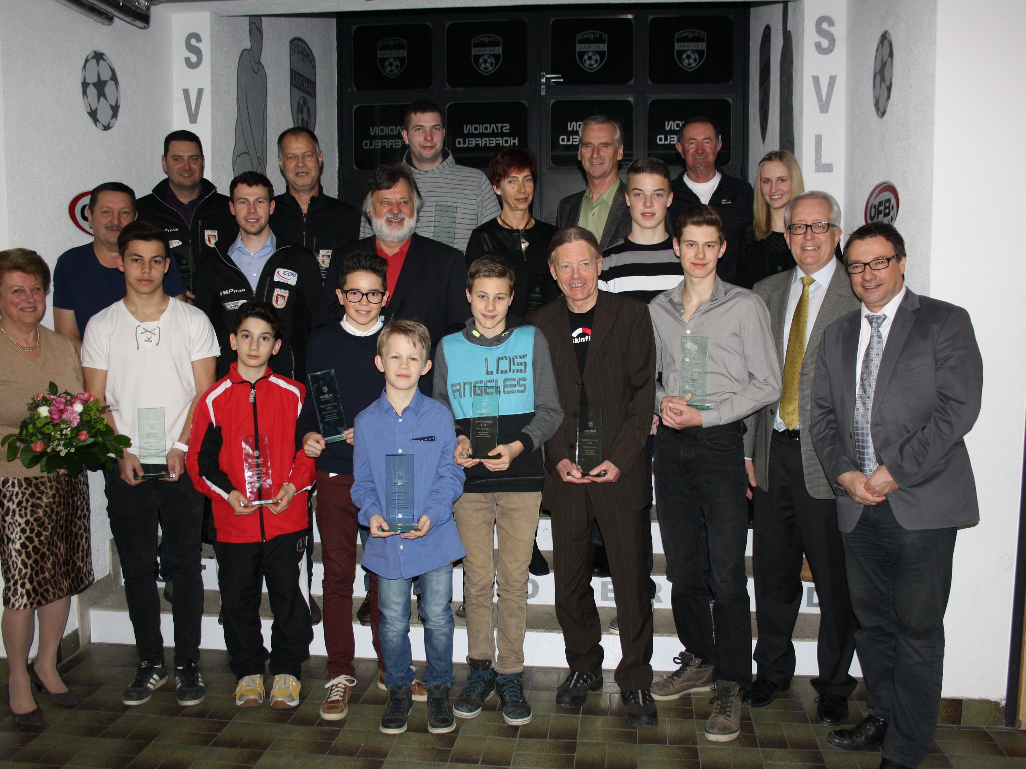 Die erfolgreichsten Lochauer Sportlerinnen und Sportler der „Sportlerehrung 2015“ mit Bürgermeister Michael Simma, Sportreferent Vize-Bgm. Christophorus Schmid und Christl Gerhalter (Obfrau des Gesamtsportvereines Lochau). Die erfolgreichsten Lochauer Sportlerinnen und Sportler der „Sportlerehrung 2015“ mit Bürgermeister Michael Simma, Sportreferent Vize-Bgm. Christophorus Schmid und Christl Gerhalter (Obfrau des Gesamtsportvereines Lochau).