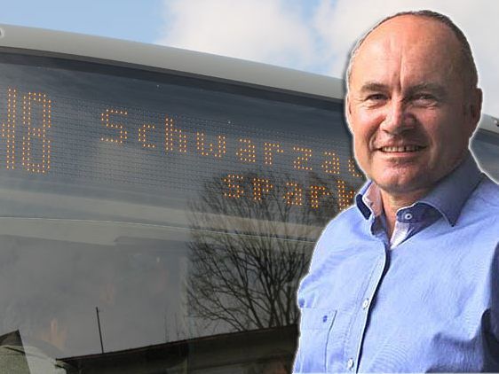 Der Wälder-Nachtbus, der an das Rheintal angebunden ist, macht noch bis 14. September Pause. Im Bild Alois Greußing, Mobilitätskoordinator der Regio Bregenzerwald.