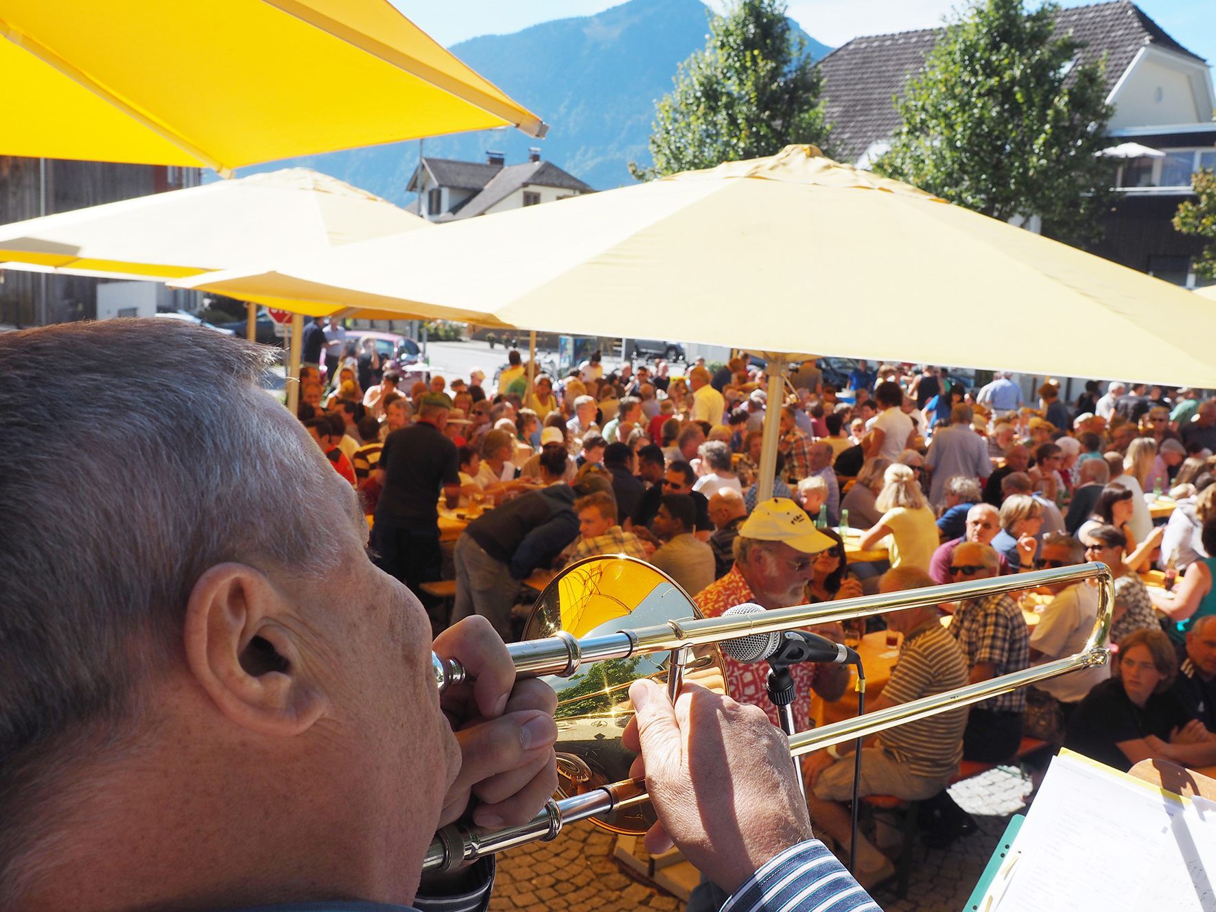 Beim „Ässa & Tschässa” sind feine Speisen und „coole Musig” Programm. Beim „Ässa & Tschässa” sind feine Speisen und „coole Musig” Programm.