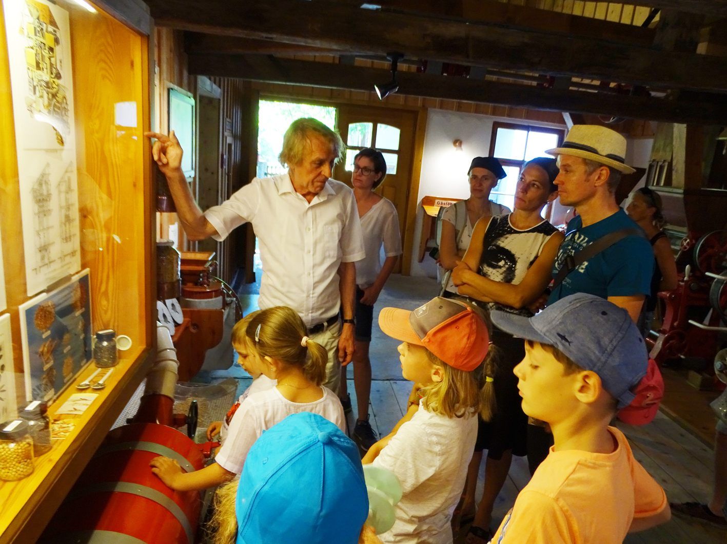 Ing. Bernd Amann führt am Sonntag wieder durch das einmalige Mühlenmuseum Stoffels Säge-Mühle. Ing. Bernd Amann führt am Sonntag wieder durch das einmalige Mühlenmuseum Stoffels Säge-Mühle.
