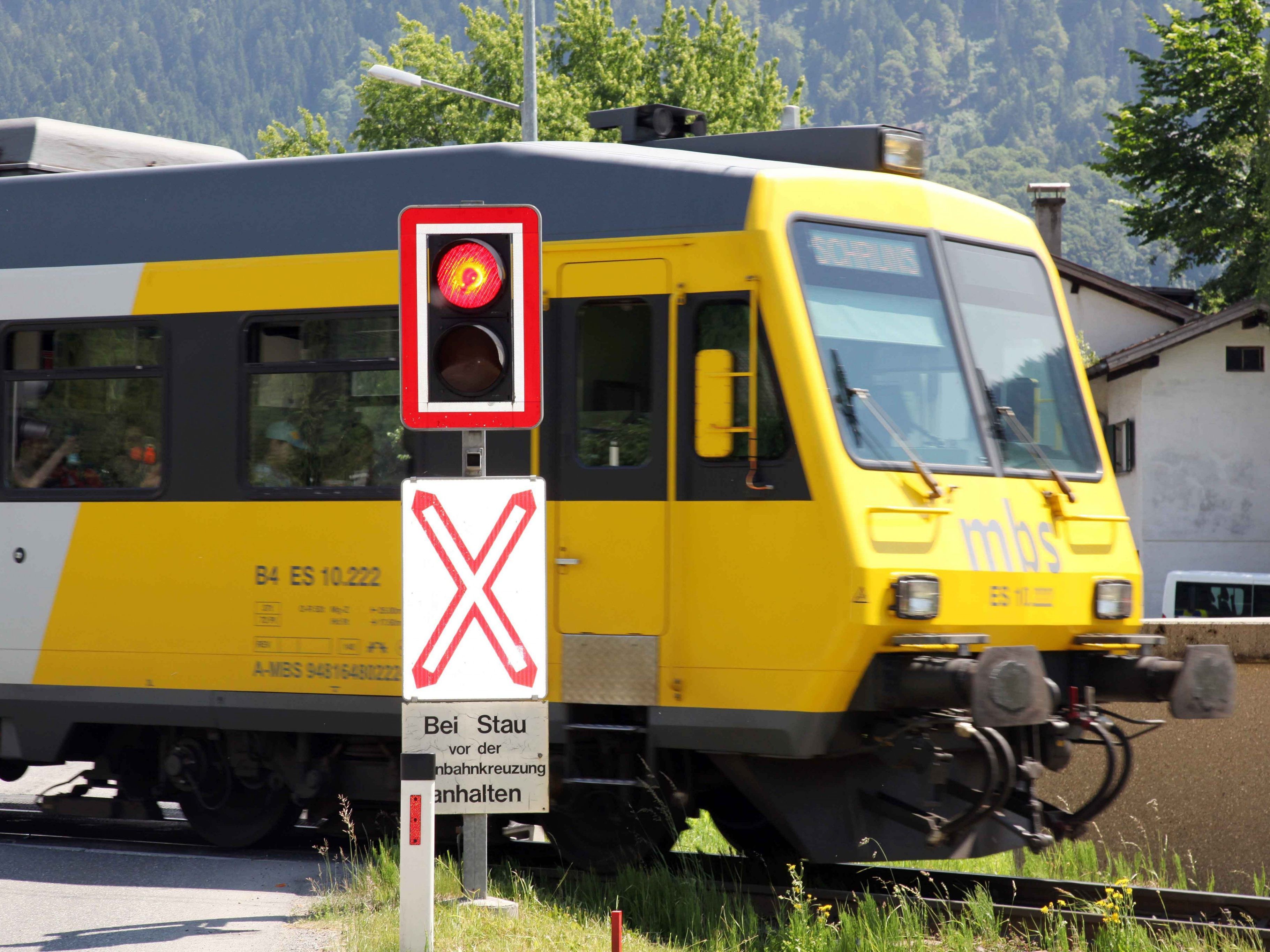 Wegen Instandhaltungsarbeiten entlang der Montafonerbahn ist am 10. August 2018 von 19 Uhr bis Mitternacht ein Schienenersatzverkehr zwischen Schruns und Bludenz eingerichtet. Wegen Instandhaltungsarbeiten entlang der Montafonerbahn ist am 10. August 2018 von 19 Uhr bis Mitternacht ein Schienenersatzverkehr zwischen Schruns und Bludenz eingerichtet.