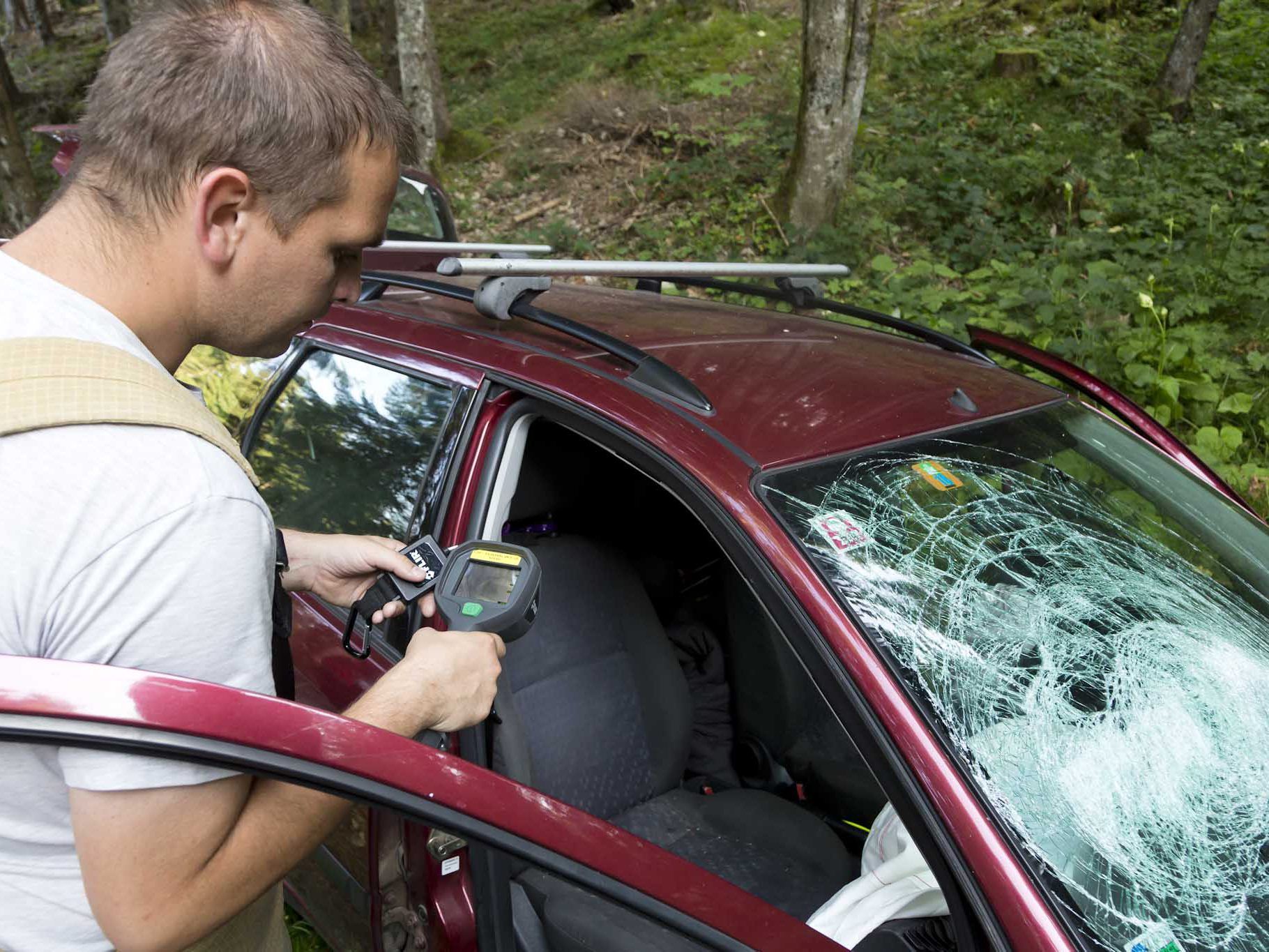 Aufgrund des Wärmebildes vermuteten die Rettungskräfte zunächst einen Beifahrer. Aufgrund des Wärmebildes vermuteten die Rettungskräfte zunächst einen Beifahrer.
