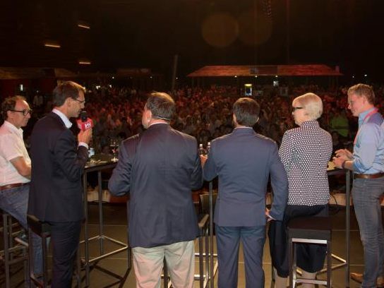 Politikerdiskussion bei der VN-Jahreshauptversammlung.