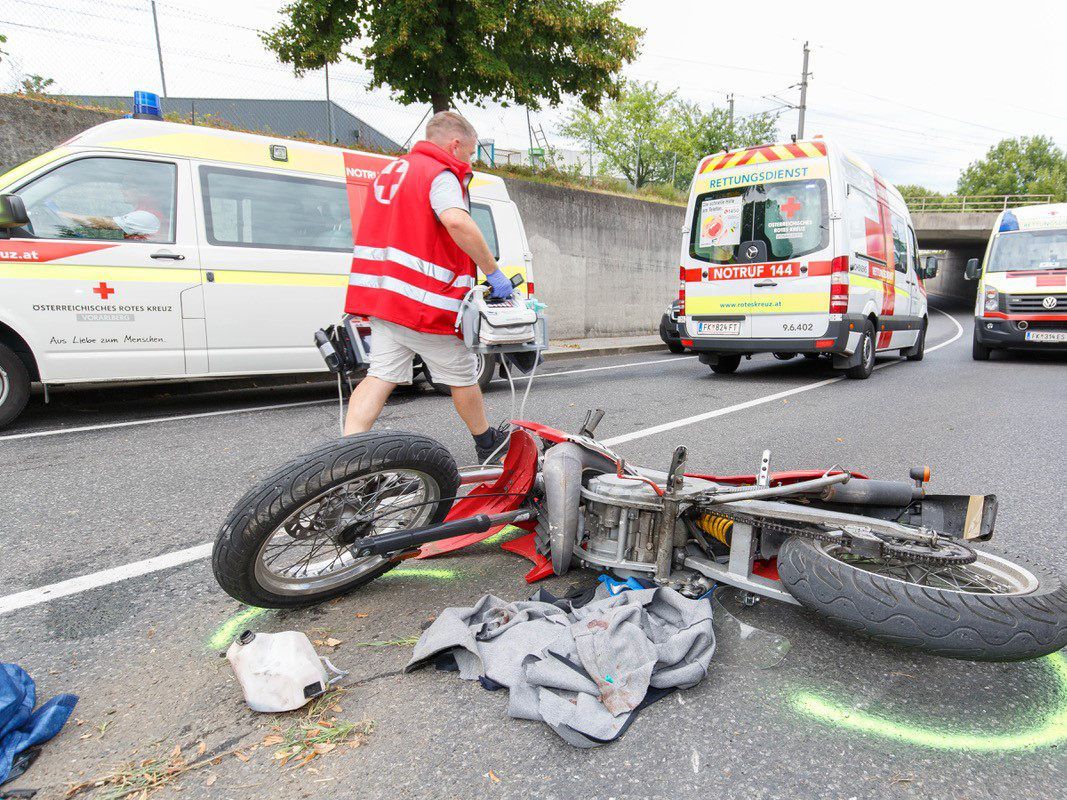 Zwei Buben wurden in Klaus schwer verletzt.