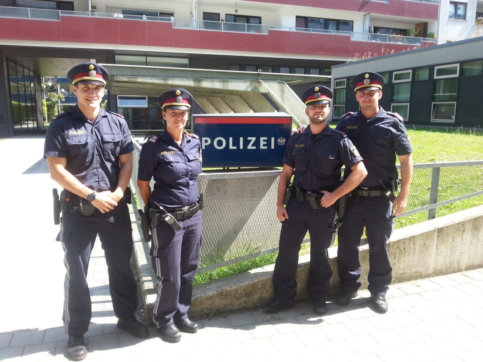 Die Favoritener Polizisten konnten dem Mann das Leben retten.