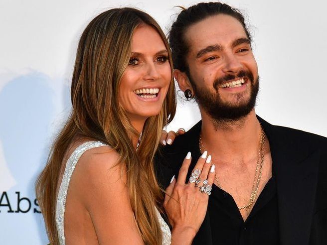 Tom Kaulitz ist nun offiziell von seiner Ex-Frau geschieden. Tom Kaulitz ist nun offiziell von seiner Ex-Frau geschieden.
