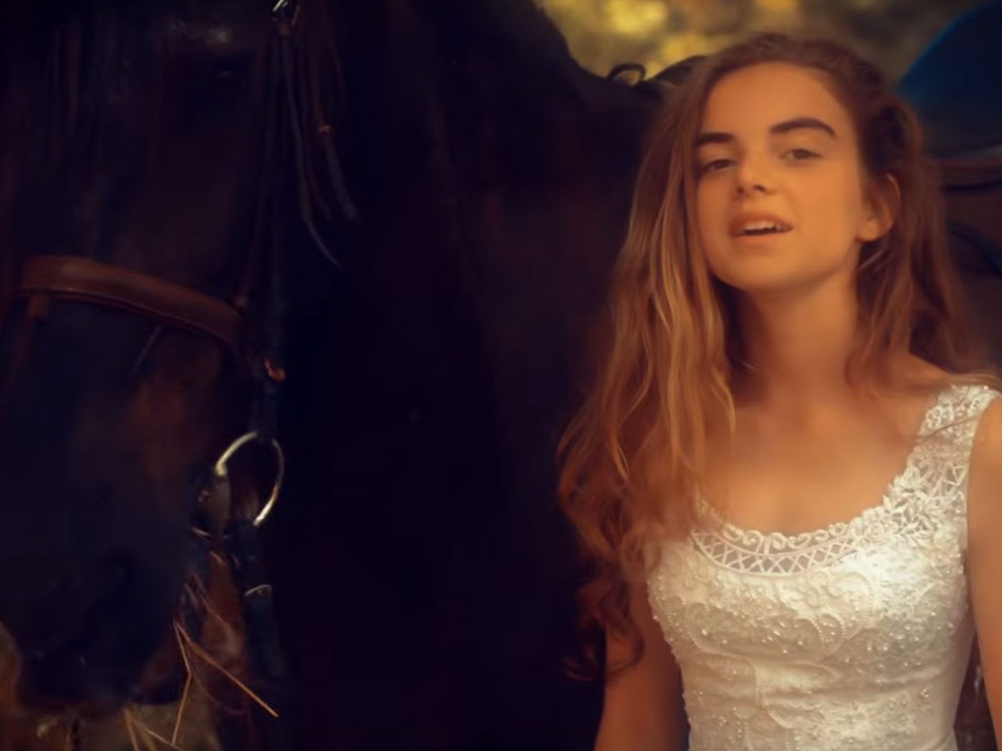 Im Video zu „Magic World“ vereint Chiara Thaler zwei große Leidenschaften: die Musik und das Reiten. Im Video zu „Magic World“ vereint Chiara Thaler zwei große Leidenschaften: die Musik und das Reiten.