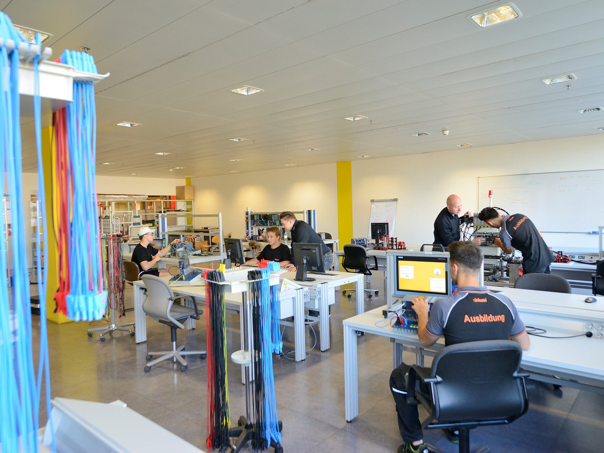 Lehrlinge finden in der neuen Lehrwerkstatt in Bregenz ideale Bedingungen Lehrlinge finden in der neuen Lehrwerkstatt in Bregenz ideale Bedingungen