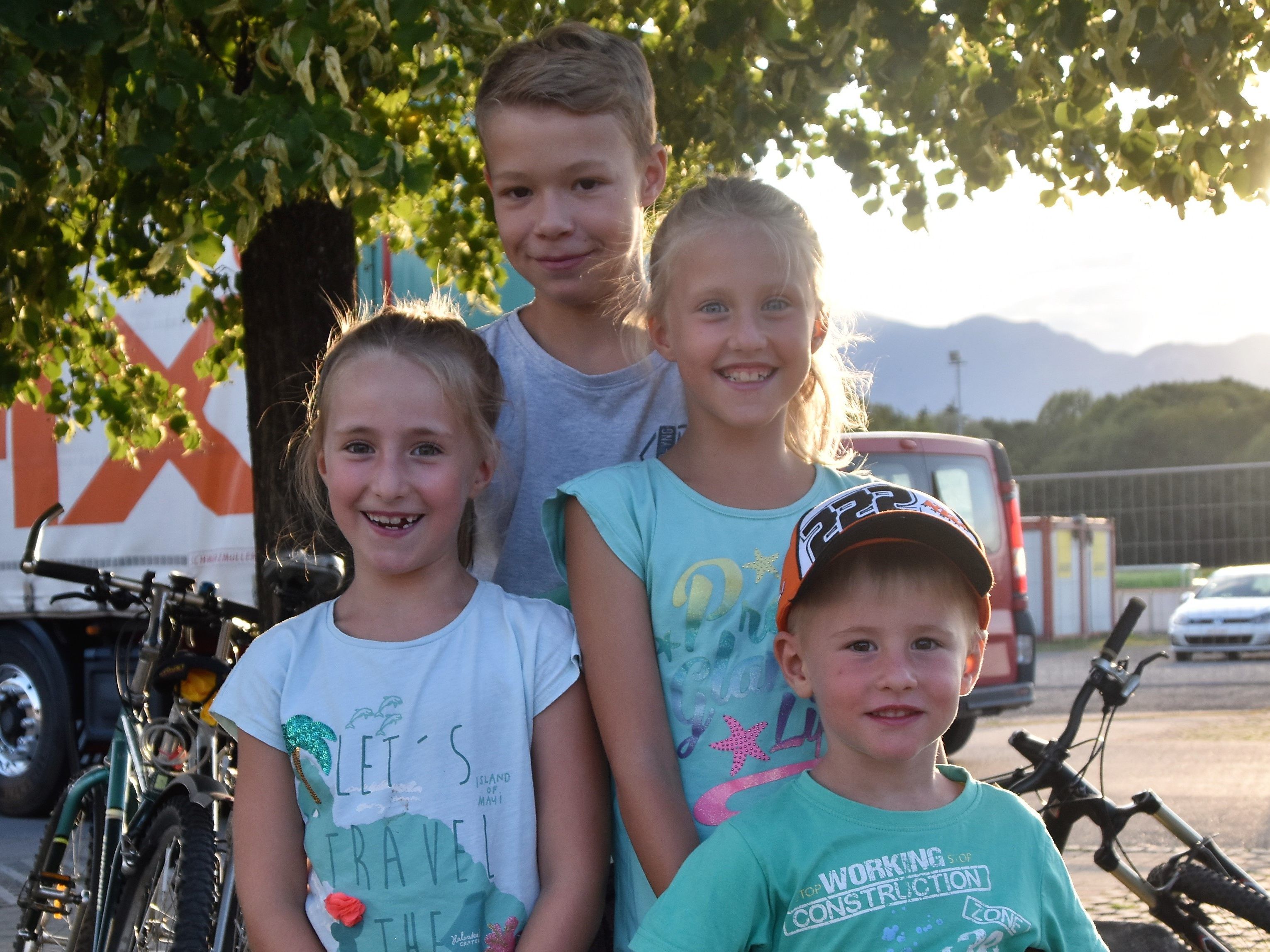 Matilda, Lea, Amelie und Jonathan waren mit Begeisterung dabei Matilda, Lea, Amelie und Jonathan waren mit Begeisterung dabei