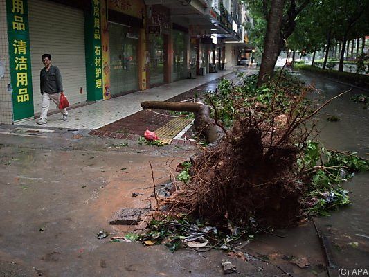 "Mangkhut" zieht nun nach China weiter